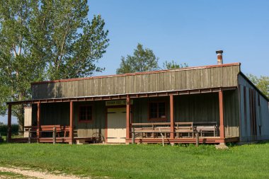 Illinois kırsalında orijinal bir yerleşimin yeniden inşası. Chaplin Creek tarihi mekanı, Franklin Grove, Illinois.