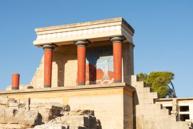 Knossos, Heraklion, Girit, Yunanistan - 21 Eylül 2023 - Knossos Sarayı 'nın batı kalesinin yeniden inşa edilmiş kalıntıları.