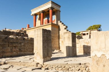 Knossos, Heraklion, Girit, Yunanistan - 21 Eylül 2023 - Knossos Sarayı 'ndaki 4000 yıllık Minos yeraltı süpürme sistemi.