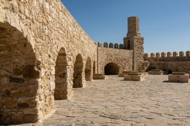 Heraklion, Girit, Yunanistan - 21 Eylül 2023 - Yunanistan 'ın Heraklion kentindeki Koules Kalesi olarak da bilinen Rocca a Mare kalesinde sabah güneşi.