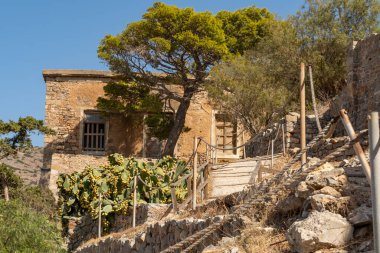 Spinalonga Adası, Girit, Yunanistan 'dan mimari ayrıntılar ve görüşler.