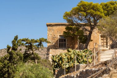Spinalonga Adası, Girit, Yunanistan 'dan mimari ayrıntılar ve görüşler.