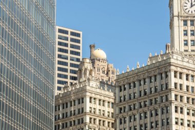 Chicago şehir merkezindeki çeşitli binaların mimarisi ve detayları..