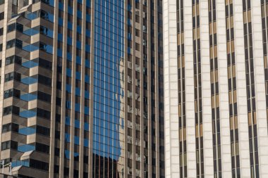 Chicago şehir merkezindeki çeşitli binaların mimarisi ve detayları..