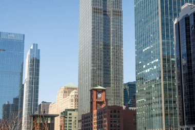 Chicago şehir merkezindeki çeşitli binaların mimarisi ve detayları..