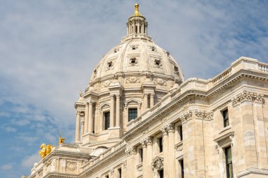 1896 ve 1905 yılları arasında St. Paul, Minnesota, ABD 'de inşa edilen Minnesota Eyalet Binası' nın dışı..