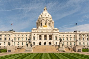 1896 ve 1905 yılları arasında St. Paul, Minnesota, ABD 'de inşa edilen Minnesota Eyalet Binası' nın dışı..