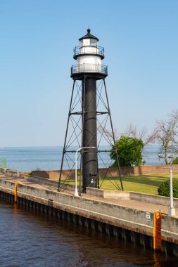 Duluth Güney İç Işığı öğleden sonra güneşinde. Duluth, Minnesota, ABD