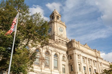 Des Moines şehir merkezindeki Polk County Adliyesi. Iowa, ABD.