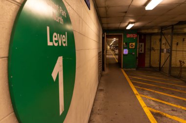 Chicago, Illinois, ABD - 13 Ocak 2025: Chicago 'nun yeraltı Pedway sistemi.