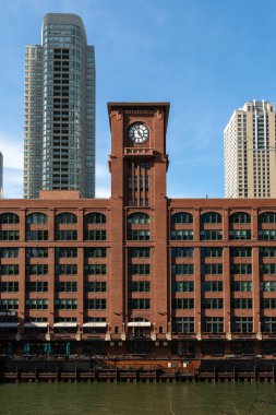 Chicago, Illinois - 6 Nisan 2025: Tarihi Reid Murdoch Binası, 1914 'te Chicago, Illinois, ABD' de inşa edildi..