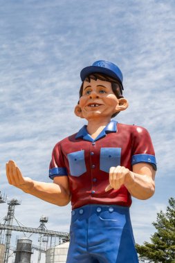 Atlanta, Illinois, ABD - 15 Mayıs 2025 Snerd Devi, aynı zamanda Happy Half Wit olarak da bilinir, Atlanta, Illinois, ABD 'deki tarihi Route 66' daki Amerikan Giants Müzesi 'nde.