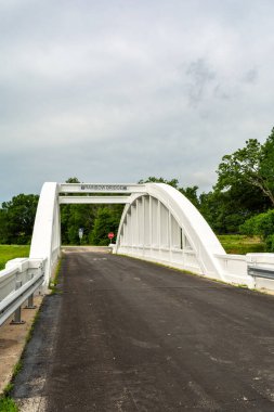Tarihi Brush Creek Köprüsü, aynı zamanda Gökkuşağı Köprüsü olarak da bilinir. Route 66 'nın Kansas bölümünde. Baxter Springs, Kansas, ABD.