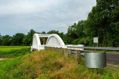 Tarihi Brush Creek Köprüsü, aynı zamanda Gökkuşağı Köprüsü olarak da bilinir. Route 66 'nın Kansas bölümünde. Baxter Springs, Kansas, ABD.