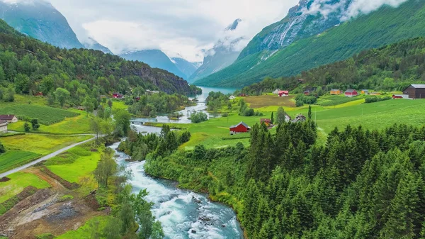 Cativando Noruega Majestic Landscapes Serene Rivers Breathtaking Mountain Scenery — Fotografia de Stock
