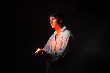 sıcak adam fotoğraf için poz.