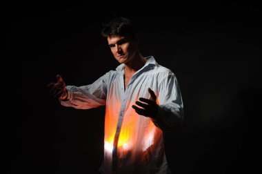 sıcak adam fotoğraf için poz.