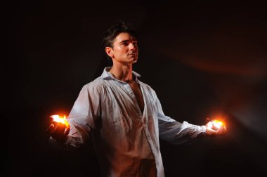 sıcak adam fotoğraf için poz.