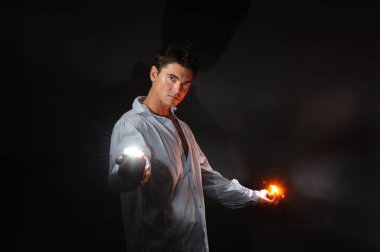 sıcak adam fotoğraf için poz.