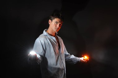 sıcak adam fotoğraf için poz.