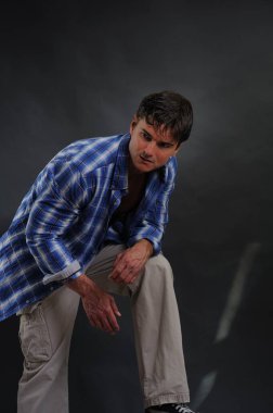 sıcak adam fotoğraf için poz.