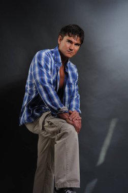 sıcak adam fotoğraf için poz.