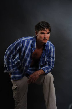 sıcak adam fotoğraf için poz.