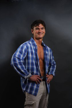 sıcak adam fotoğraf için poz.