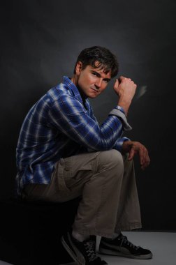 sıcak adam fotoğraf için poz.