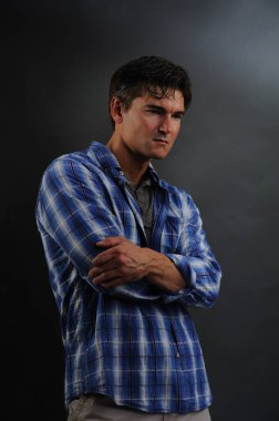 Seksi kovboy fotoğraf için poz veriyor.. 