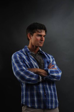 Seksi kovboy fotoğraf için poz veriyor.. 