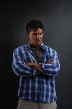 Seksi kovboy fotoğraf için poz veriyor.. 