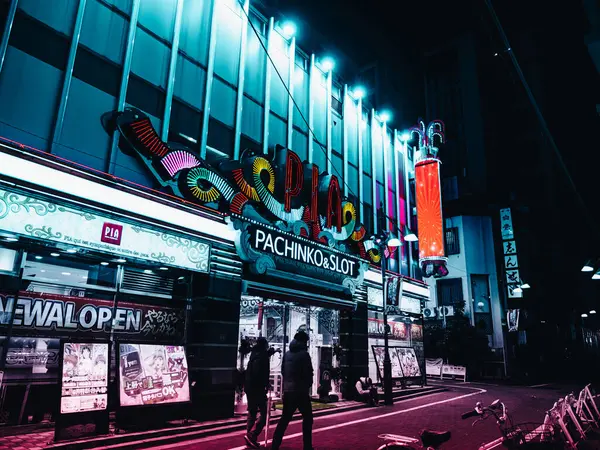2023년 군중과 파친코 우에노 거리에서의 로열티 프리 스톡 이미지