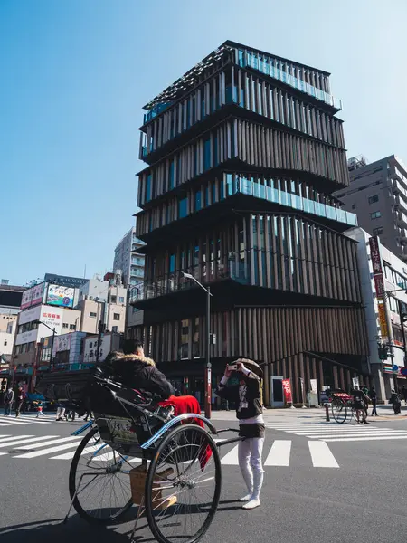 Tóquio Março 2023 Estrada Cruzada Pacífica Frente Templo Asakusa Muitos Imagens De Bancos De Imagens