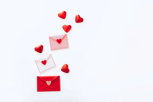 Felt Envelopes Hearts White Background Copy Space — Photo