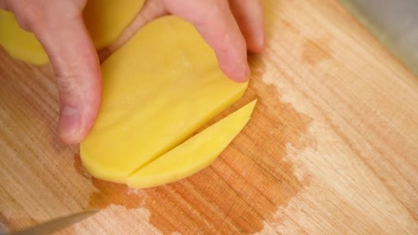 Mens Hands Cut Potatoes Knife Thin Slices Breaking Cutting Board — Wideo stockowe
