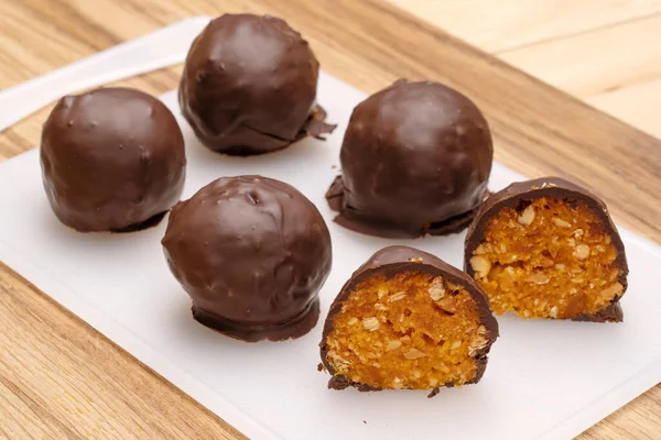 Abricots Séchés Dessert Faits Maison Avec Des Noix Chocolat Noir — Photo