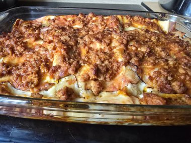 Etli makarnanın mutfak fotoğrafı.