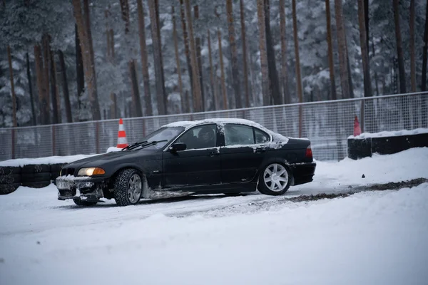 2022 Riga Latvia Car Parked Snowy Road Fence Trees Snow — Stock Photo, Image