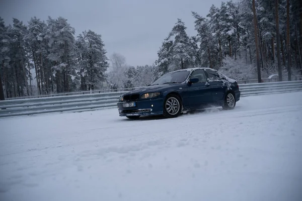 2022 Riga Latvia Blue Car Driving Snow Covered Road Next — Stock Photo, Image