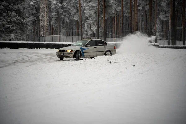 2022 Riga Lettland Ein Auto Fährt Durch Einen Schneesturm Wald — Stockfoto