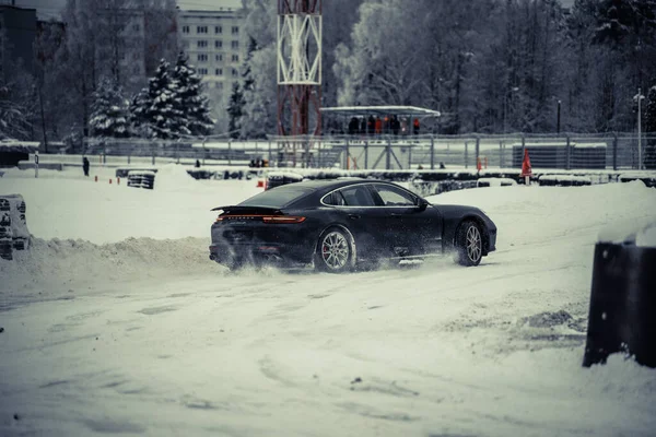 2022 Riga Latvia Car Driving Snow Covered Parking Lot City — Stock Photo, Image