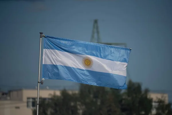Bandera Argentina Aislada Cielo Azul Con Ruta Recorte Cerrar Ondeando — Foto de Stock