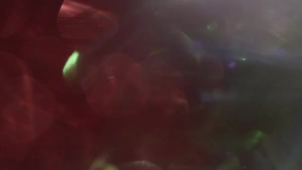 お祭りカラフルなオーバーレイ 自然光が漏れます 暗闇の中で光がパルスを出す ハイエンドプロジェクトに適しています Uhd Prores — ストック動画
