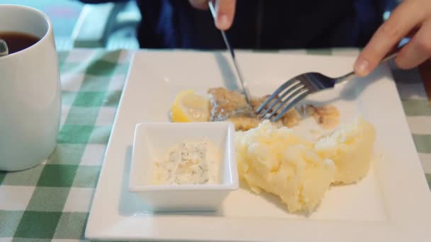 Man Eats Homemade Fish Mashed Potatoes Tartar Sauce Knife Fork — Vídeos de Stock