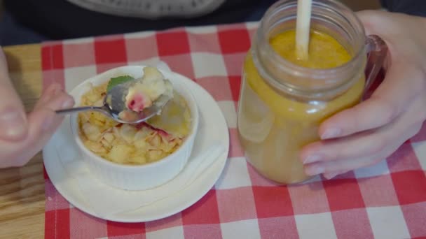 Glass Warm Fruit Vitamin Drink Table Mens Hands Eat Homemade — Αρχείο Βίντεο