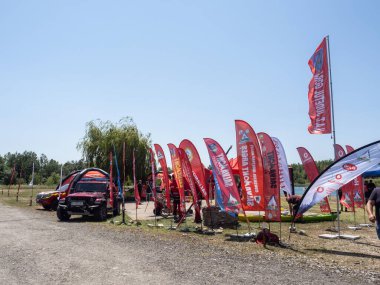 Sambotin, Gorj, Romanya 18 Temmuz 2023: Aquares 2023 - Sambotin Gölü 'nde Salvamont ekiplerinin yaptığı su kurtarma tatbikatı. Salvamont, Romanya 'dan gelen dağ kurtarma servisi..