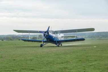 Targu-Jiu, Gorj, Romanya - 29 Nisan 2023: Antonov AN-2 uçağı, Romanya 'nın Targu-Jiu hava gösterisinde sergilendi