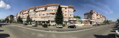 Targu-Jiu, Romanya, Ekim 01, 2023: Targu-Jiu, Gorj 'daki şehir merkezinin panoramik manzarası, sanat galerilerinin alanı.