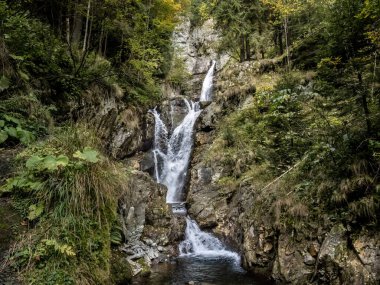 Maria Vadisi 'ndeki şelale (Valea Mariii) boğazı, Hunedoara ilçesi, Romanya